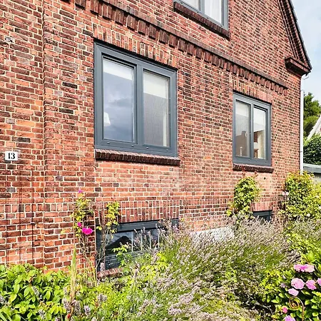 Tatil Evi Stader Kapitaenshaus Mit Garten Stade